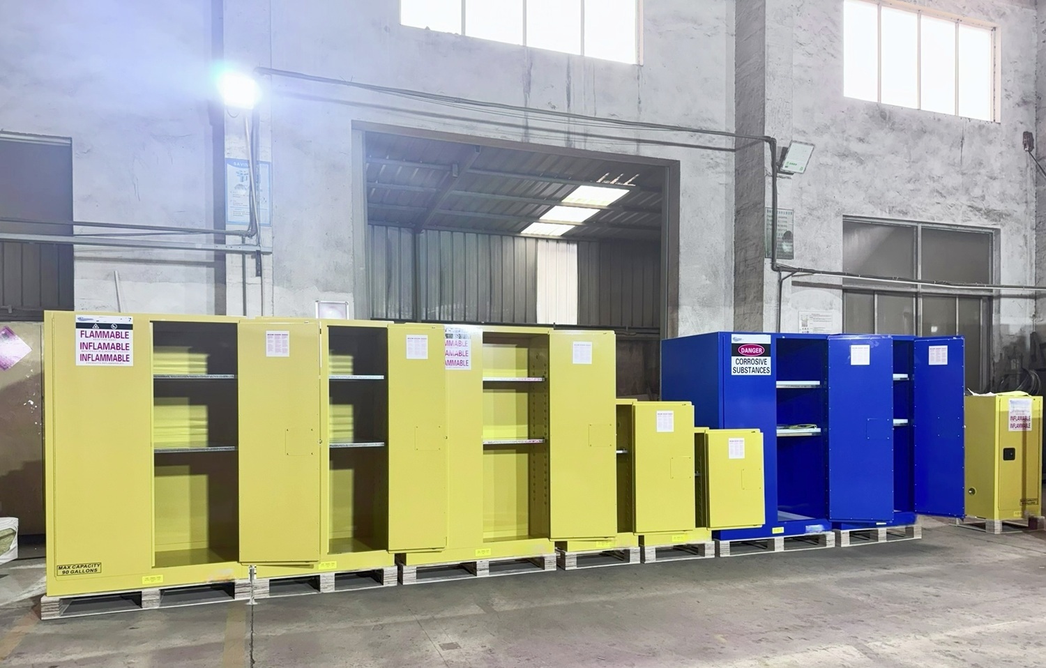 最新の企業ブログについて 工業薬品保管庫の大量生産が完了し、コンテナ出荷の準備が整いました